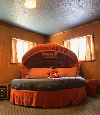 Storybook Village Pine Cove エクステリア 写真